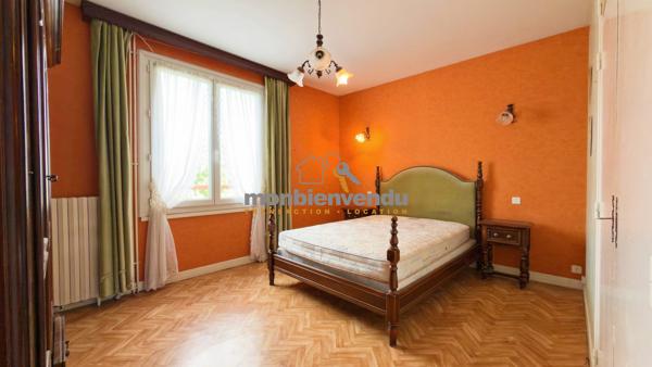 Maison familiale avec 6 chambres et sous-sol complet
