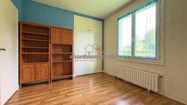 Maison familiale avec 6 chambres et sous-sol complet