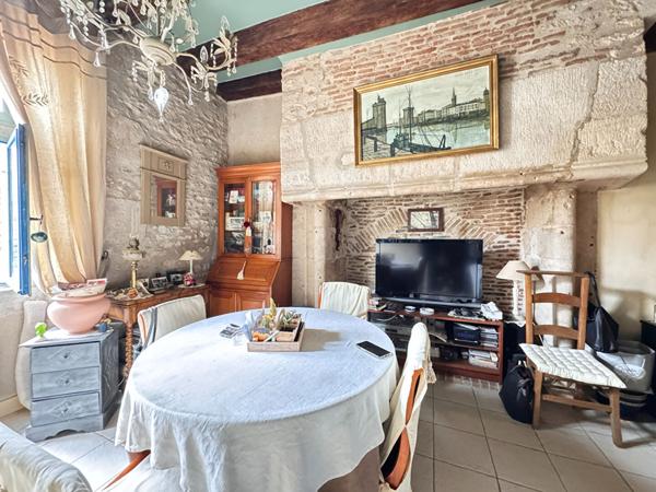 A VENDRE CHARMANT APPARTEMENT DE TYPE 2 DANS LE CENTRE HISTORIQUE DE PERIGUEUX