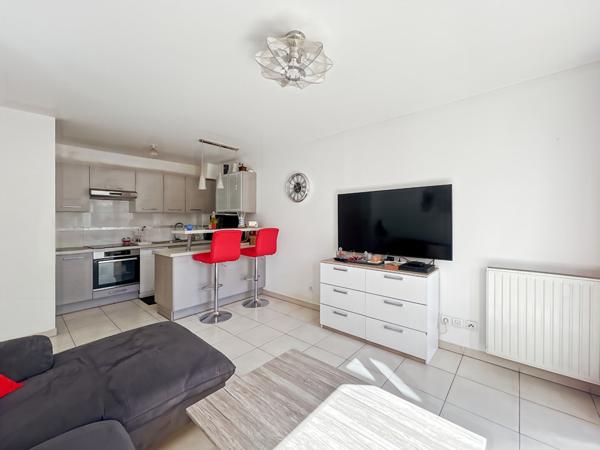 APPARTEMENT DE TYPE 2 PIECES EN REZ DE JARDIN