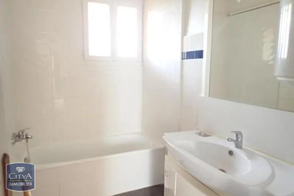 Appartement à louer 4 pièces 81.2m² Chambéry (73000)