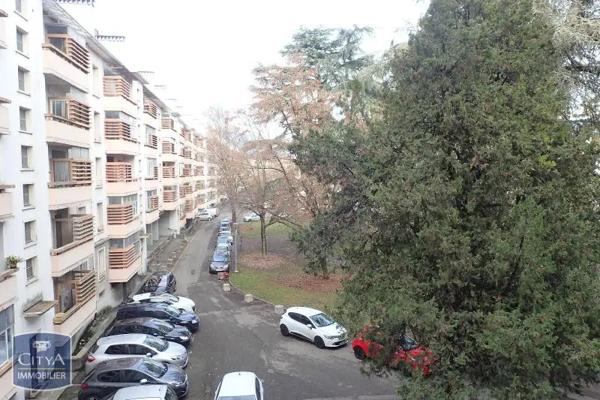 Appartement à louer 4 pièces 81.2m² Chambéry (73000)
