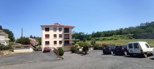 Appartement 3 pièces avec balcon, 2 garages et cave