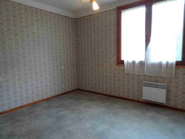 Appartement 3 pièces avec balcon, 2 garages et cave