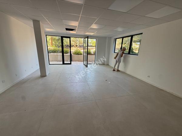 Local commercial neuf à vendre à Saint Cyr sur Mer - Réf 1122