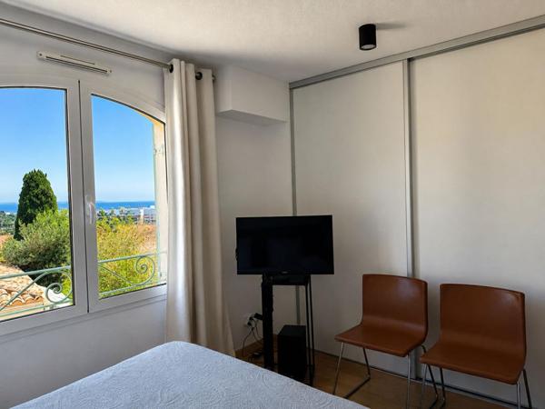 BORMES-LES-MIMOSAS - LE PIN - APPARTEMENT VUE MER AUX ALLURES DE VILLA
