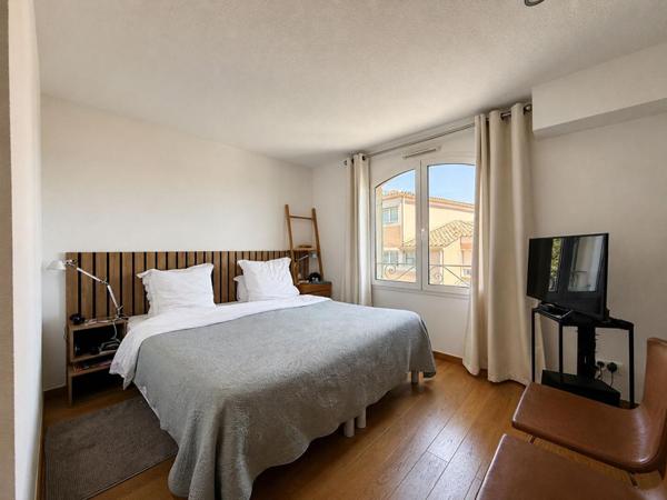 BORMES-LES-MIMOSAS - LE PIN - APPARTEMENT VUE MER AUX ALLURES DE VILLA