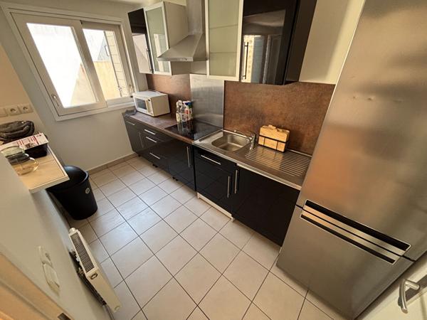 33300 BORDEAUX - APPPARTEMENT  MEUBLE TROIS PIECES AVEC TERRASSE