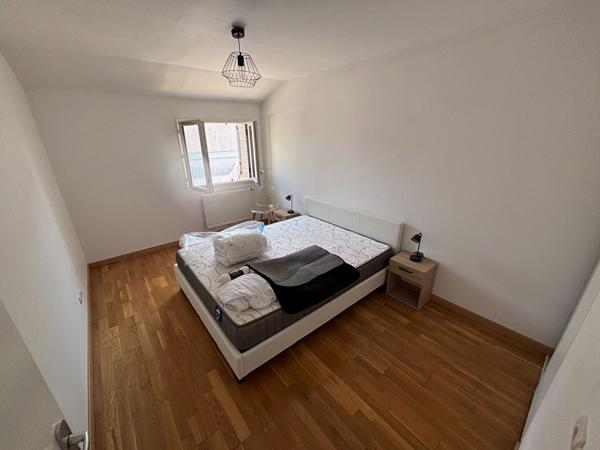 33300 BORDEAUX - APPPARTEMENT  MEUBLE TROIS PIECES AVEC TERRASSE
