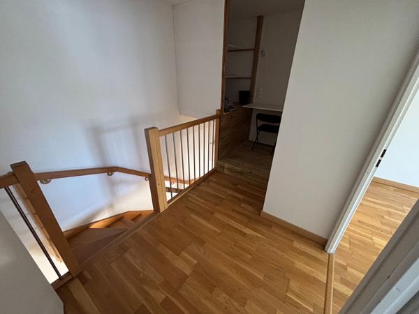 33300 BORDEAUX - APPPARTEMENT  MEUBLE TROIS PIECES AVEC TERRASSE