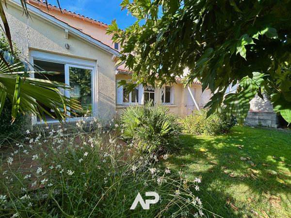 Maison familiale - jardin à Châtelaillon-Plage €497 659 ** - Référence MR640ED