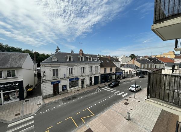 Rambouillet Centre  3 pièces avec balcon, cave et parking