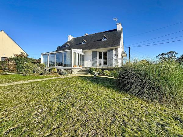 Belle maison familiale avec sous-sol total et accès indépendant à l'étage sur Hillion