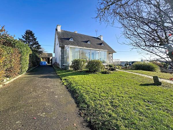 Belle maison familiale avec sous-sol total et accès indépendant à l'étage sur Hillion