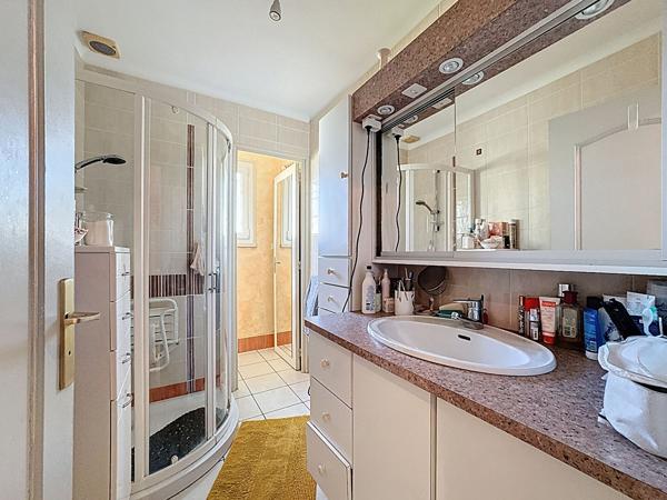 Belle maison familiale avec sous-sol total et accès indépendant à l'étage sur Hillion