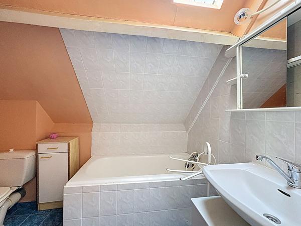 Belle maison familiale avec sous-sol total et accès indépendant à l'étage sur Hillion