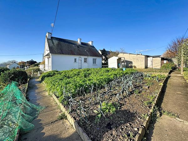 Belle maison familiale avec sous-sol total et accès indépendant à l'étage sur Hillion