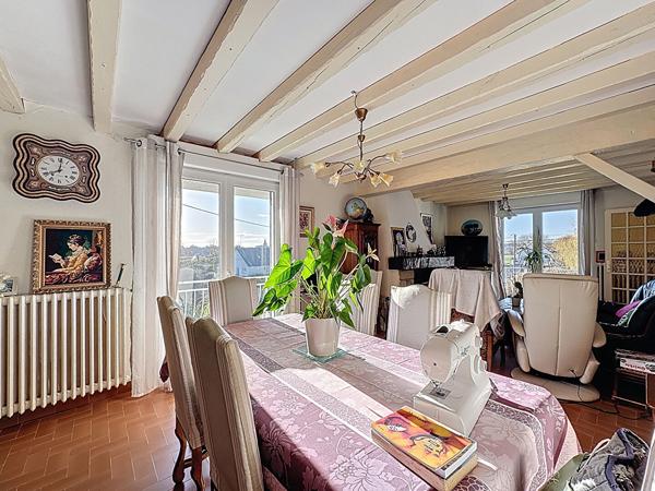 Belle maison familiale avec sous-sol total et accès indépendant à l'étage sur Hillion