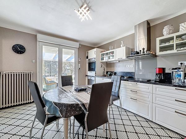Belle maison familiale avec sous-sol total et accès indépendant à l'étage sur Hillion