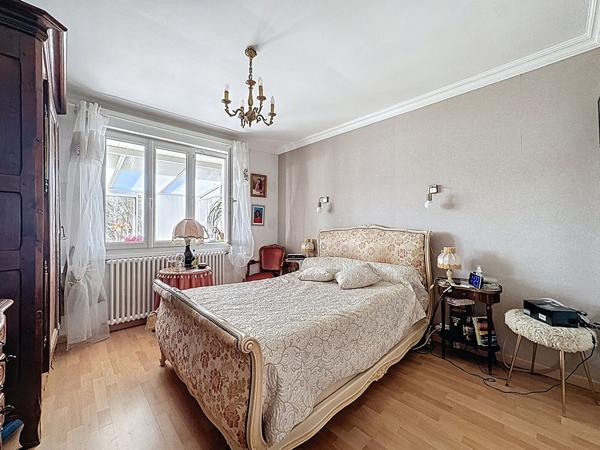 Belle maison familiale avec sous-sol total et accès indépendant à l'étage sur Hillion