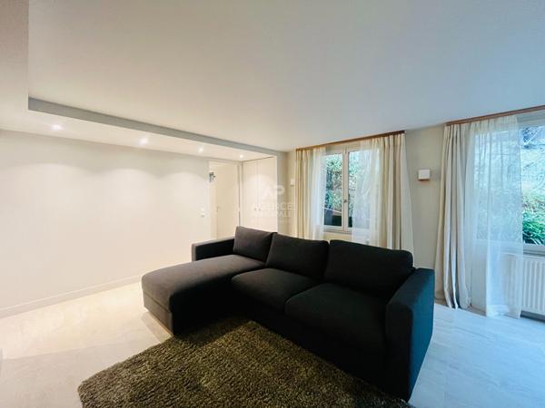 "Versailles Clagny" Élégant 2 pièces meublé au sein d'une propriété privée sécurisée ! Loyer 1 395 €/mois charges comprises **  - Référence  27444