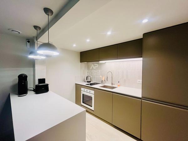 "Versailles Clagny" Élégant 2 pièces meublé au sein d'une propriété privée sécurisée ! Loyer 1 395 €/mois charges comprises **  - Référence  27444