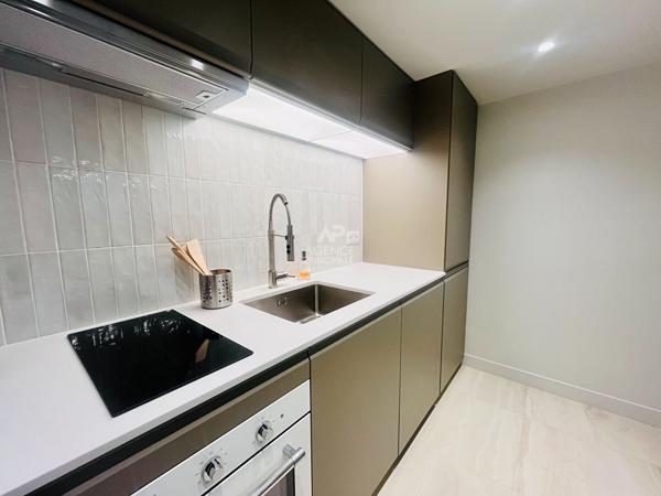 "Versailles Clagny" Élégant 2 pièces meublé au sein d'une propriété privée sécurisée ! Loyer 1 395 €/mois charges comprises **  - Référence  27444