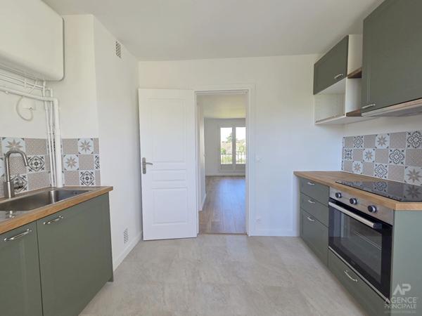 Appartement Rueil Malmaison 4 pièce(s) 64.24 m2 Loyer 1 590 €/mois charges comprises **  - Référence  19835