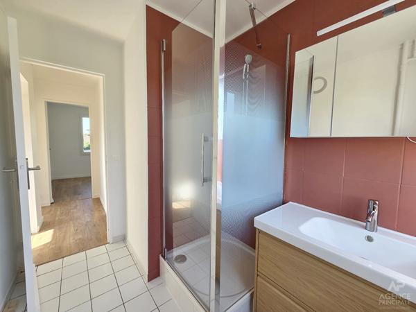 Appartement Rueil Malmaison 4 pièce(s) 64.24 m2 Loyer 1 590 €/mois charges comprises **  - Référence  19835