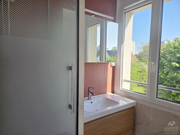Appartement Rueil Malmaison 4 pièce(s) 64.24 m2 Loyer 1 590 €/mois charges comprises **  - Référence  19835