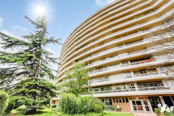 APPARTEMENT 5 PIECES TERRASSE CAVE PARKING