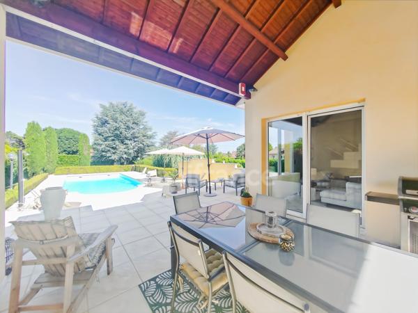 Secteur Bourgogne du Sud 2 km entrée/sortie autoroute A6 Maison à vendre de 180 m² - 6 pièces - terrain de 2 481 m² piscine !