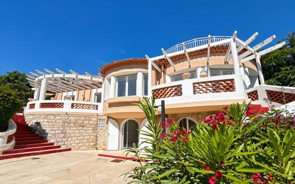 Maison à vendre    8 pièces •  Antibes