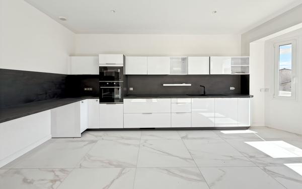 Maison à vendre    8 pièces •  Antibes