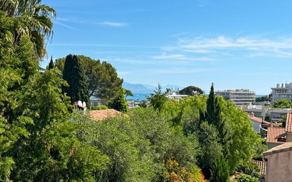 Maison à vendre    8 pièces •  Antibes