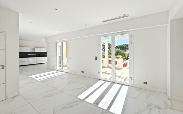 Maison à vendre    8 pièces •  Antibes