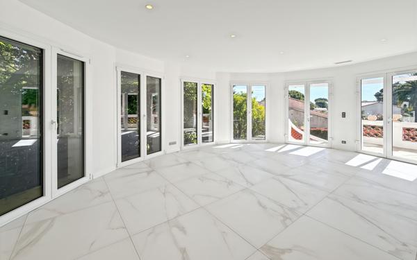 Maison à vendre    8 pièces •  Antibes