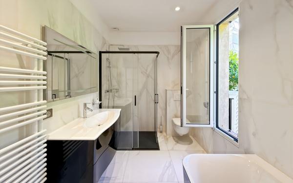 Maison à vendre    8 pièces •  Antibes