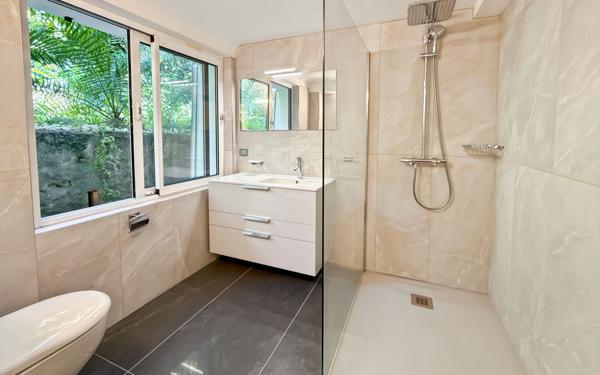 Maison à vendre    8 pièces •  Antibes