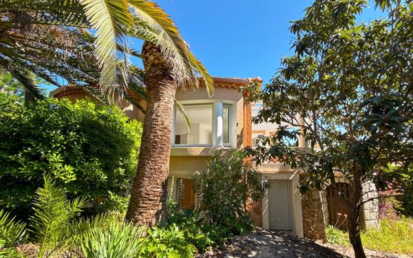 Maison à vendre    8 pièces •  Antibes