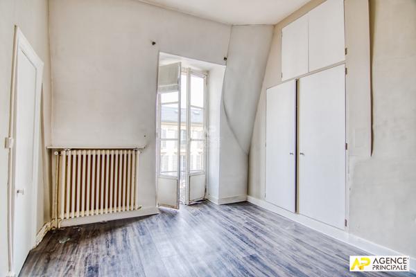 Versailles Notre-Dame Appartement 4 pièces 64 m² carrez situé au 3ème et dernier étage avec greniers et cave €466 000 ** - Référence 25443