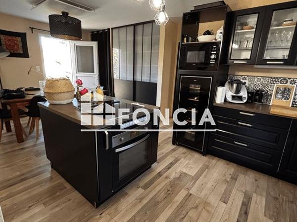 Location Maison 5 pièces 101.4 m² - 20 RUE PIERRE ET MARIE CURIE Ouveillan 11590