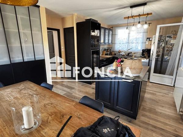 Location Maison 5 pièces 101.4 m² - 20 RUE PIERRE ET MARIE CURIE Ouveillan 11590