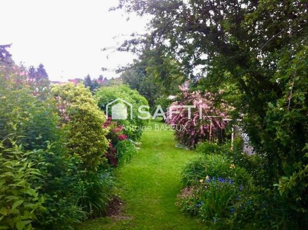 Charmante maison de ville avec grand jardin et trois garages au cœur de Douai