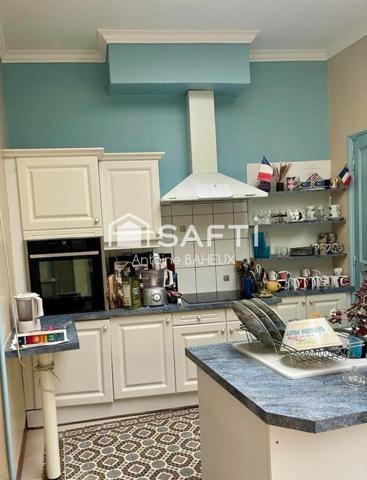 Charmante maison de ville avec grand jardin et trois garages au cœur de Douai