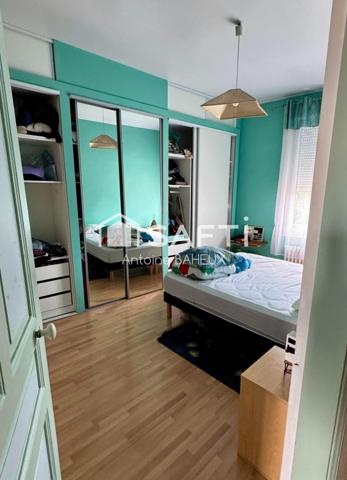 Charmante maison de ville avec grand jardin et trois garages au cœur de Douai