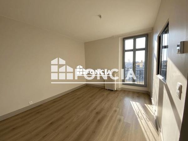 Location Appartement 4 pièces 96.4 m² - 71 RUE CONDORCET Poitiers 86000