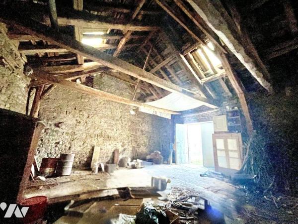 A VENDRE CORPS DE FERME A RENOVER - SARROUL 48200