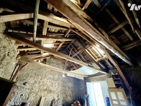 A VENDRE CORPS DE FERME A RENOVER - SARROUL 48200