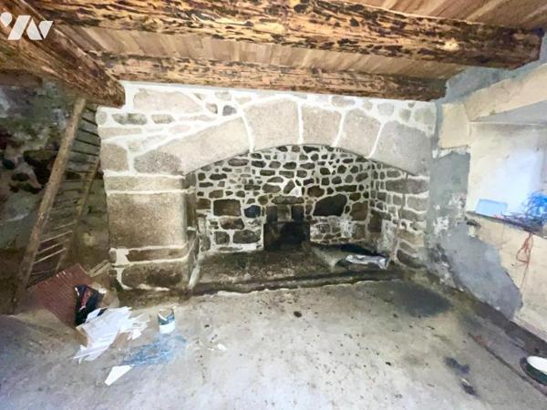 A VENDRE CORPS DE FERME A RENOVER - SARROUL 48200